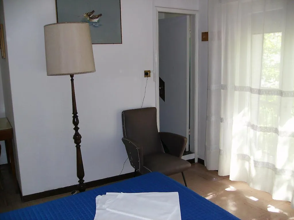 Albergo Lorena 里乔内 酒店